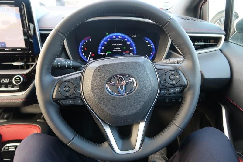 ハンドルのスイッチで簡単なオーディオ操作可能