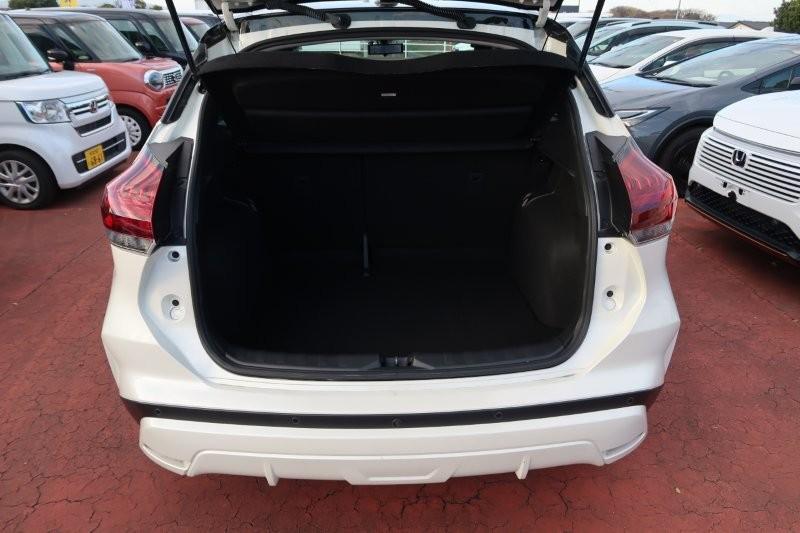 荷物もたくさん積めるラゲッジスペース　　　T.O