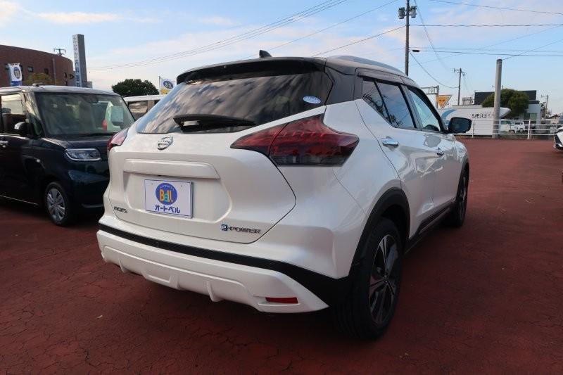 コーナーセンサーで障害物をお知らせ