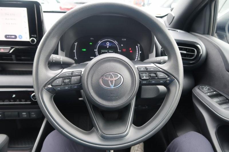 ハンドルのスイッチで簡単なオーディオ操作可能