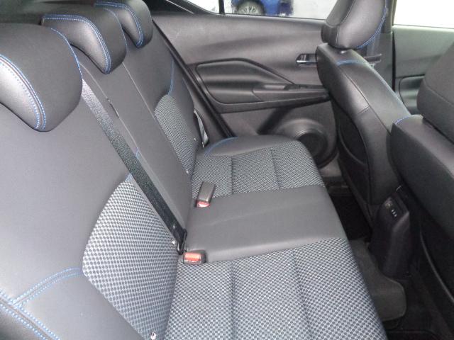 ６：４分割可倒式リヤシート