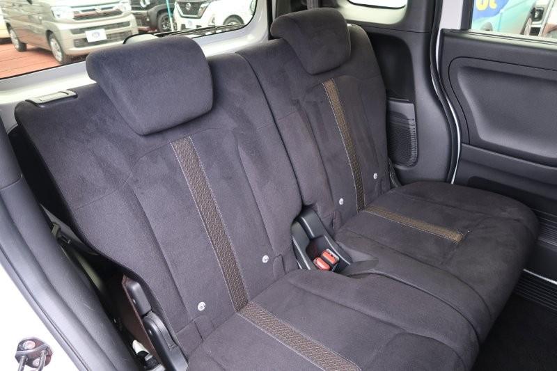 後席もゆったり乗れる室内空間