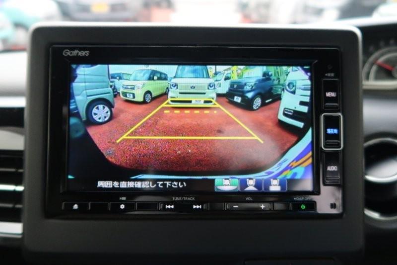 バックモニターで駐車をアシスト