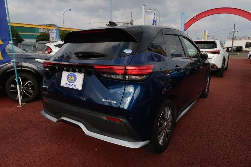 コーナーセンサーで障害物をお知らせ