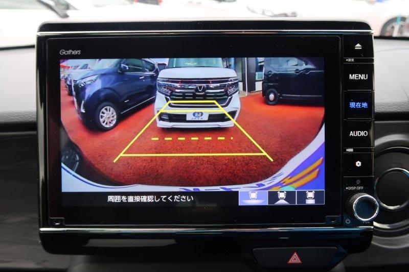 バックモニターで駐車をアシスト