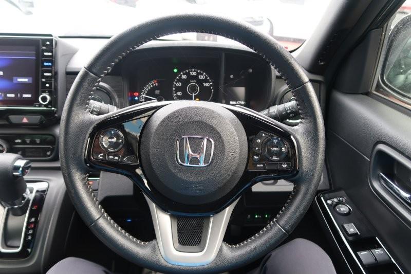 ハンドルのスイッチで簡単なオーディオ操作可能