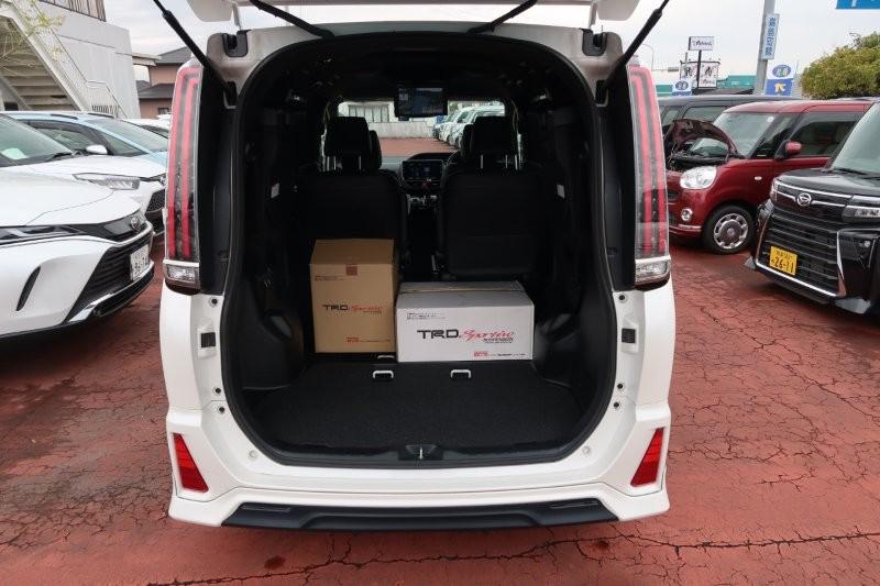 乗せる荷物に合わせてシートアレンジ可能　　　T.O