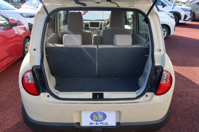 奥行きのあるラゲッジスペース