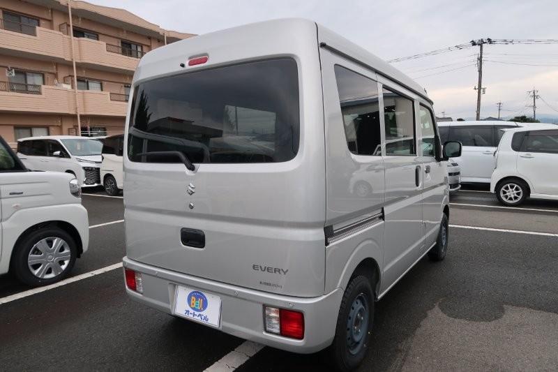 パーキングセンサーで障害物をお知らせ