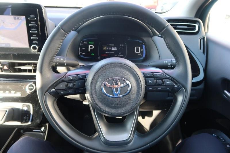 ハンドルのスイッチで簡単なオーディオ操作可能