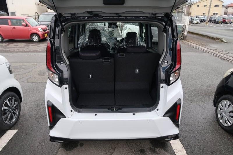 乗せる荷物に合わせてシートアレンジ可能　　　T.O