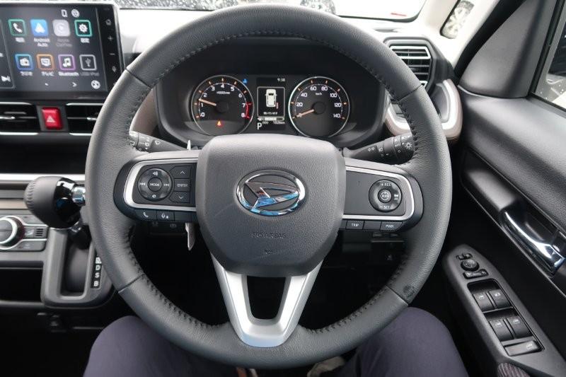 ハンドルのスイッチで簡単なオーディオ操作可能