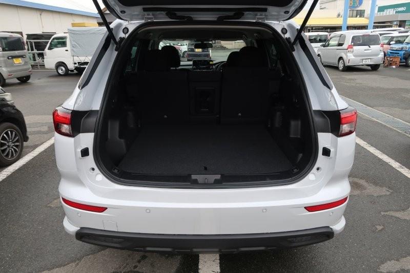 荷物もたくさん積めるラゲッジスペース　　　T.O