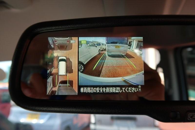 上から見たようなモニターで駐車をアシスト