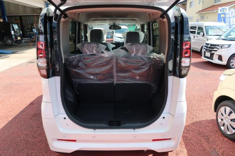 乗せる荷物に合わせてシートアレンジ可能　　　T.O