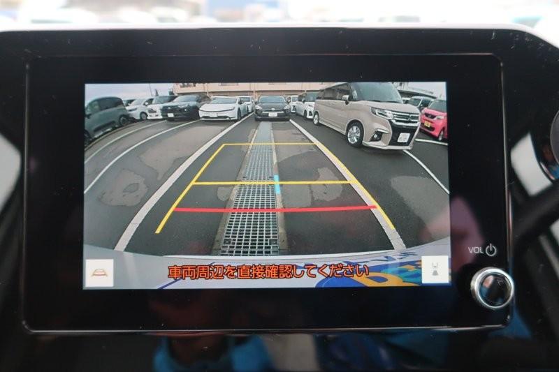 バックモニターで駐車をアシスト