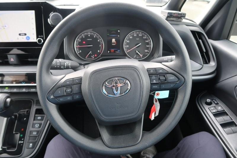 ハンドルのスイッチで簡単なオーディオ操作可能