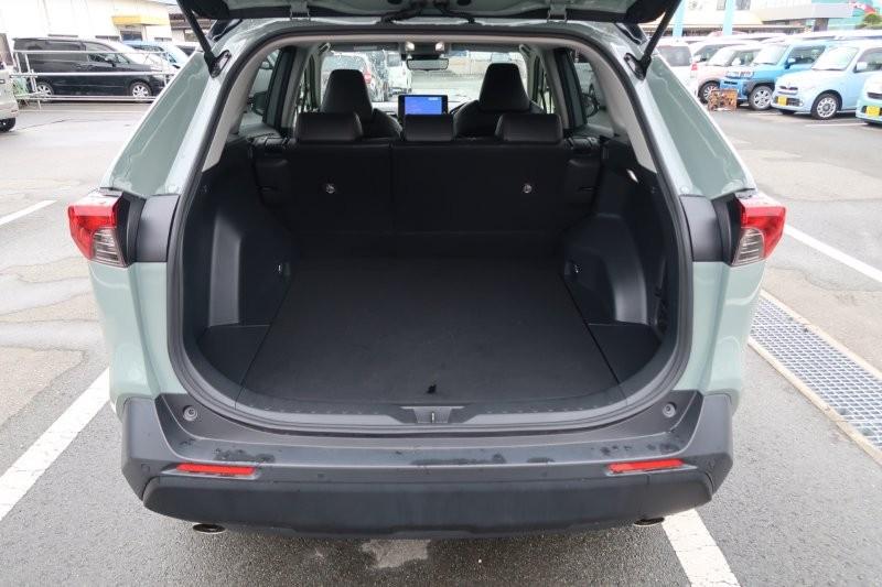 荷物もたくさん積めるラゲッジスペース　　　T.O