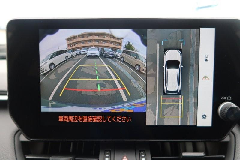 上から見たようなモニターで駐車をアシスト
