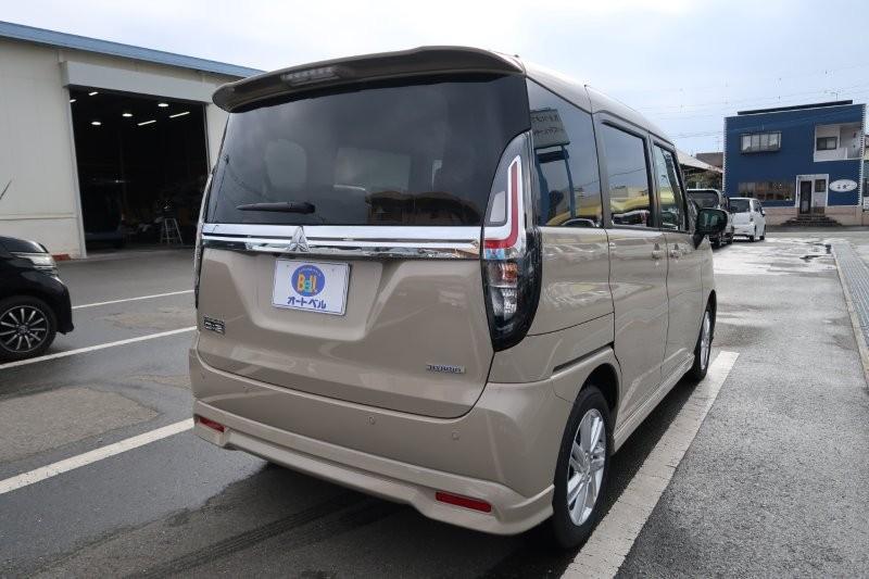 パーキングセンサーで障害物をお知らせ