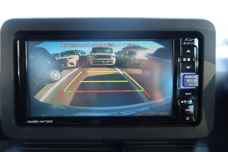 バックモニターで駐車をアシスト