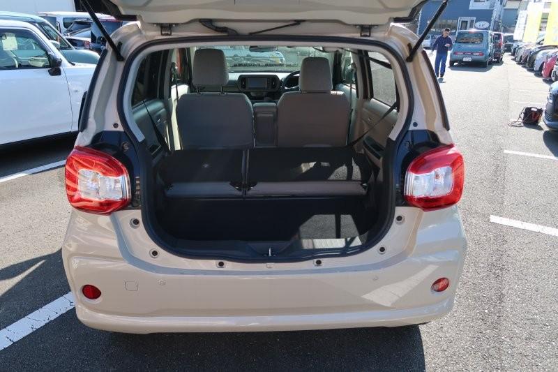 乗せる荷物に合わせてシートアレンジ可能　　　T.O