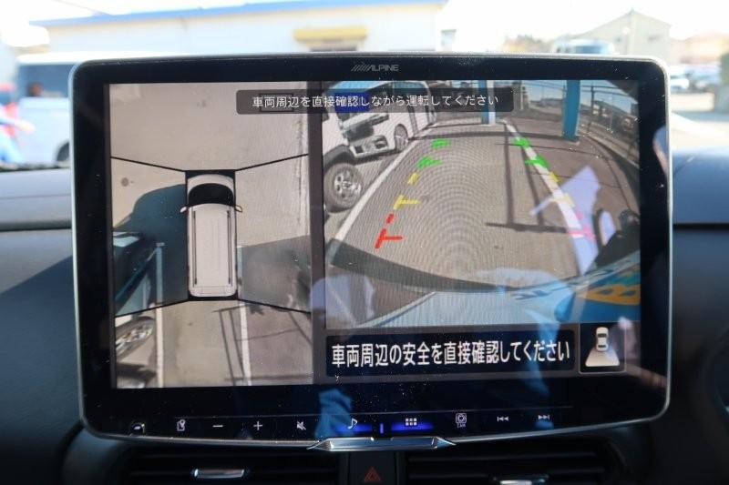 上から見たようなモニターで駐車をアシスト