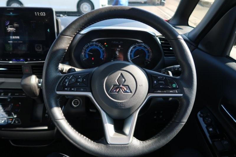 ハンドルのスイッチで簡単なオーディオ操作可能