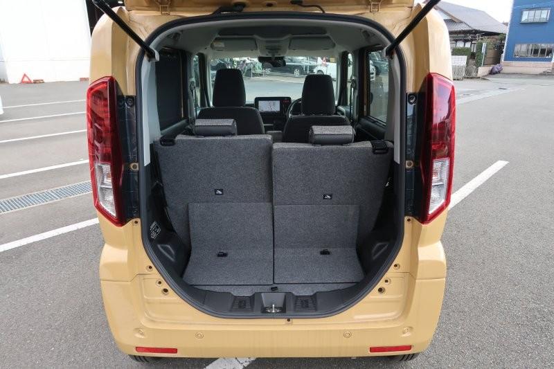 乗せる荷物に合わせてシートアレンジ可能　　　T.O