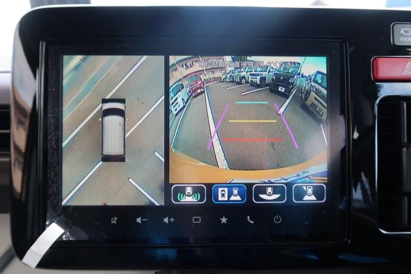 上から見たようなモニターで駐車をアシスト