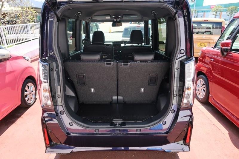 乗せる荷物に合わせてシートアレンジ可能　　　T.O