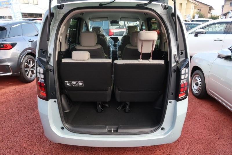 乗せる荷物に合わせてシートアレンジ可能　　　T.O