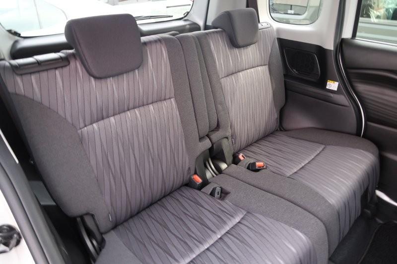 後席もゆったり乗れる室内空間