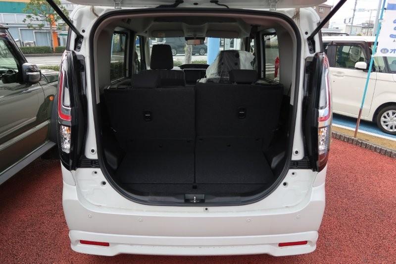 乗せる荷物に合わせてシートアレンジ可能　　　T.O