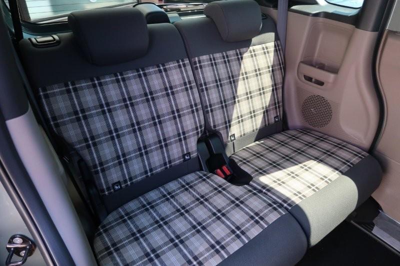 後席もゆったり乗れる室内空間