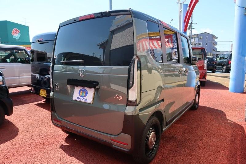 パーキングセンサーで障害物をお知らせ