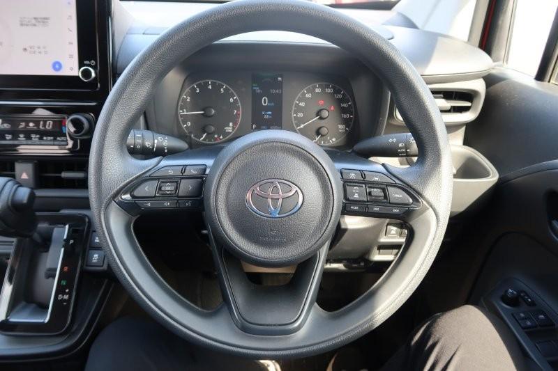 ハンドルのスイッチで簡単なオーディオ操作可能