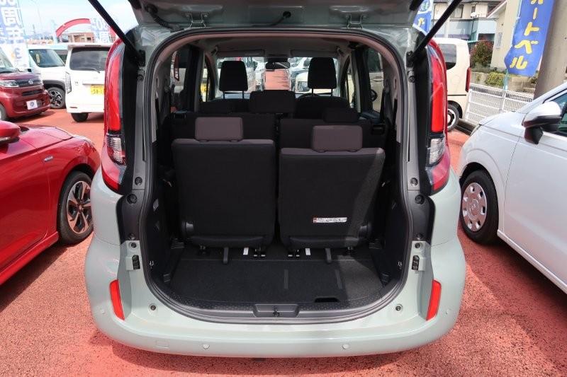 乗せる荷物に合わせてシートアレンジ可能　　　T.O