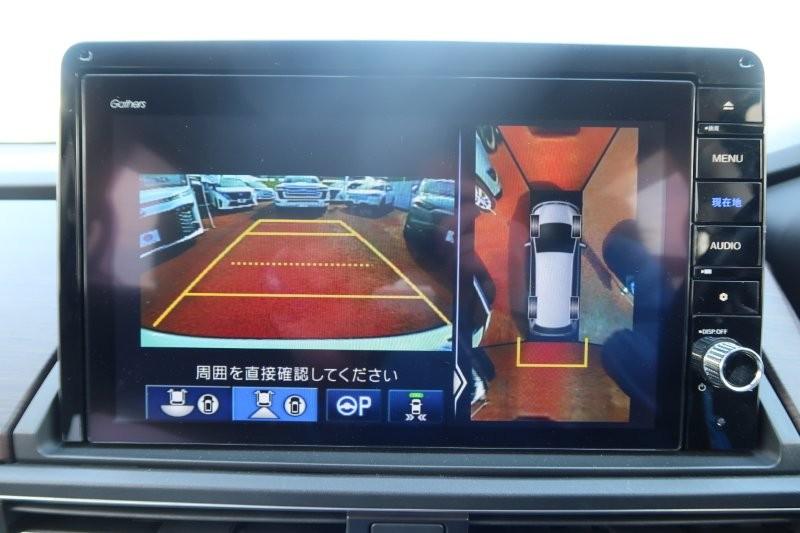 上から見たようなモニターで駐車をアシスト
