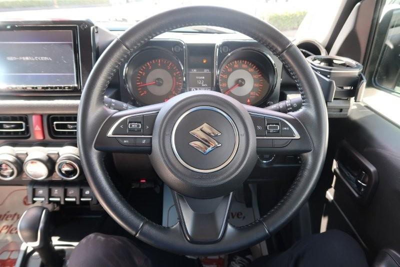 ハンドルのスイッチで簡単なオーディオ操作可能