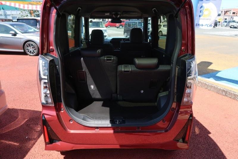 乗せる荷物に合わせてシートアレンジ可能　　　T.O