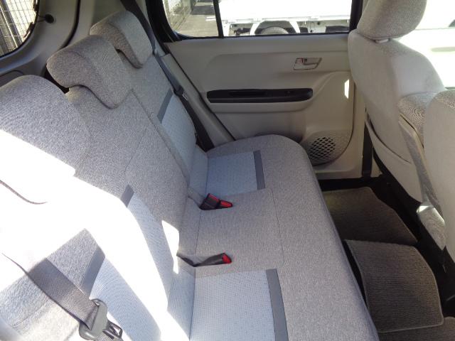 ６：４分割可倒式リヤシート