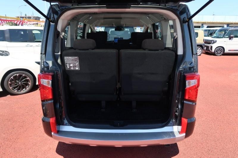 乗せる荷物に合わせてシートアレンジ可能　　　T.O