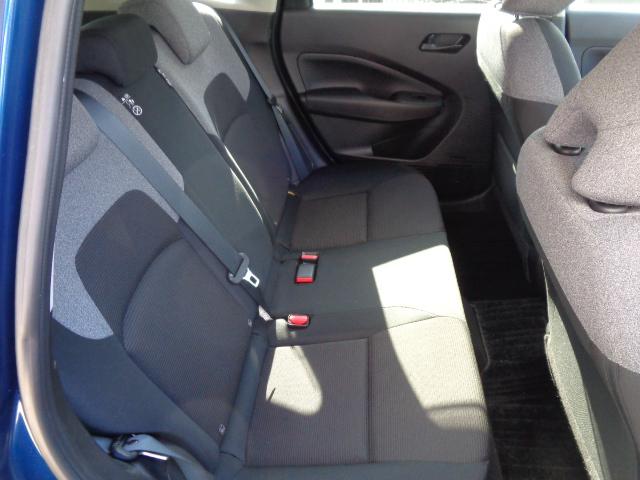 ６：４分割可倒式リヤシート