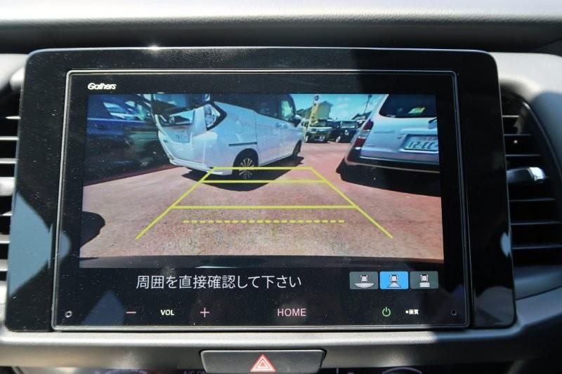 バックモニターで駐車をアシスト