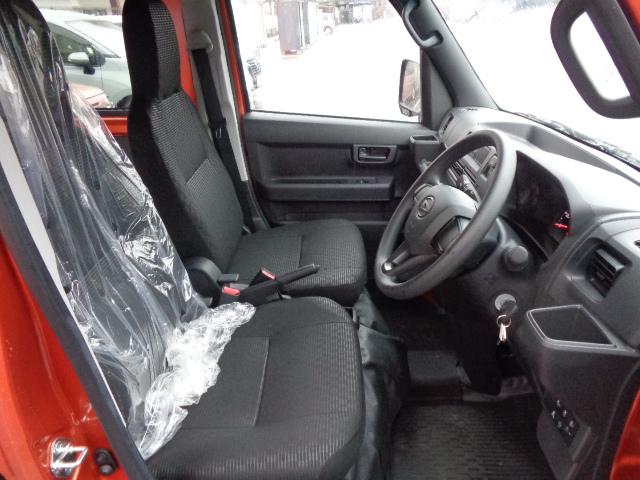 ヘッドレスト一体型フロントシート