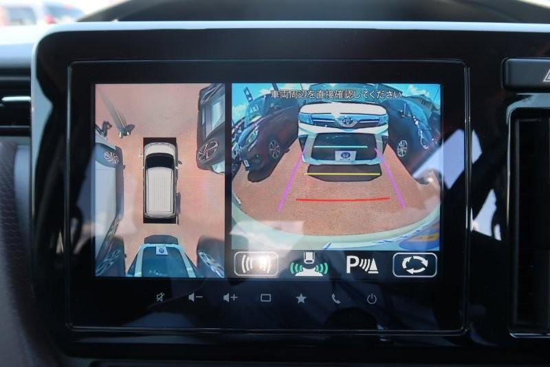 上から見たようなモニターで駐車をアシスト