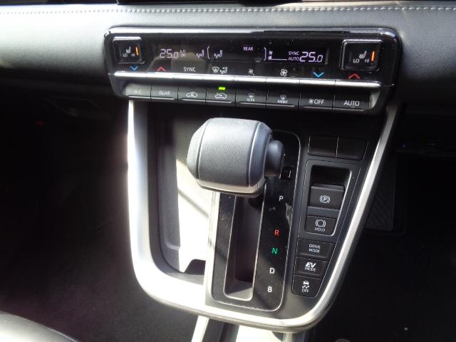 左右独立温度コントロールフルオートエアコン　電動パーキング