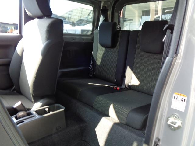 ５：５分割可倒式リヤシート