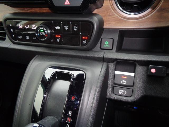 フルオートエアコン　運転席＆助手席シートヒーター　電動パーキングブレーキ